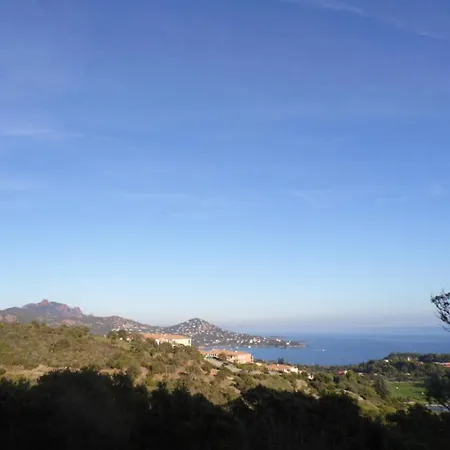 酒店 Garden Level With Sea View For 6 People Saint-Raphaël