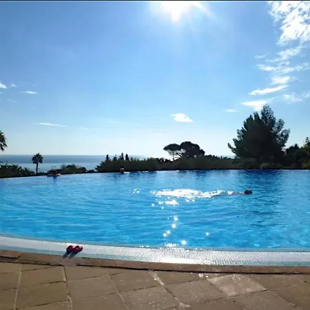 酒店 Garden Level With Sea View For 6 People Saint-Raphaël