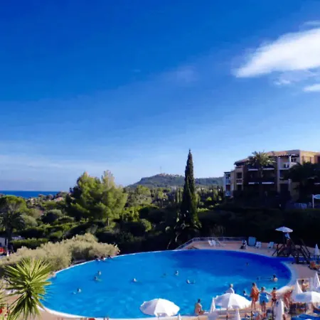 Hotel Garden Level With Sea View For 6 People
