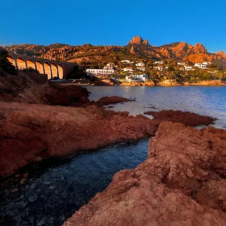 Garden Level With Sea View For 6 People * Saint-Raphael (Var)